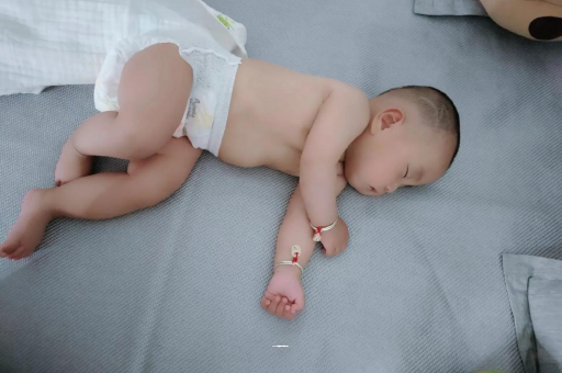 永新怀孕多久肚子会胀气